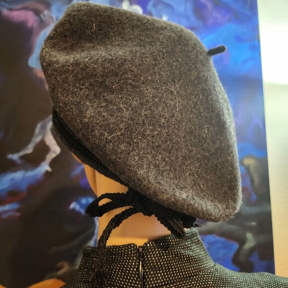 Vintage DKNY Wool Beret with Braded rim and tie - Picture 4 of 8